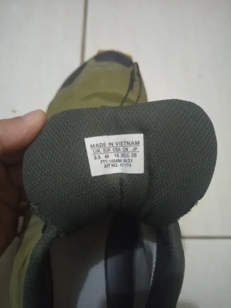 Sepatu salomon Made Vietnam size 44