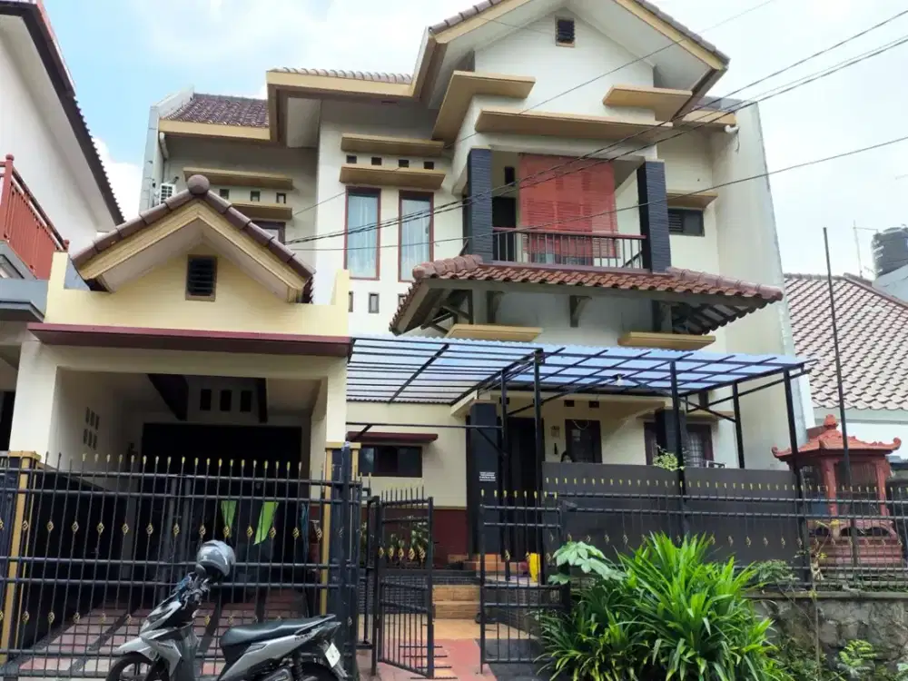 Rumah 2 Lantai Nyaman Pesona Khayangan Margonda