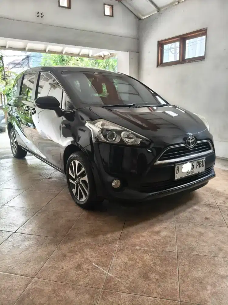 Toyota Sienta V 1.5 AT 2017 Hitam - Pribadi, Istimewa, Siap Pakai!