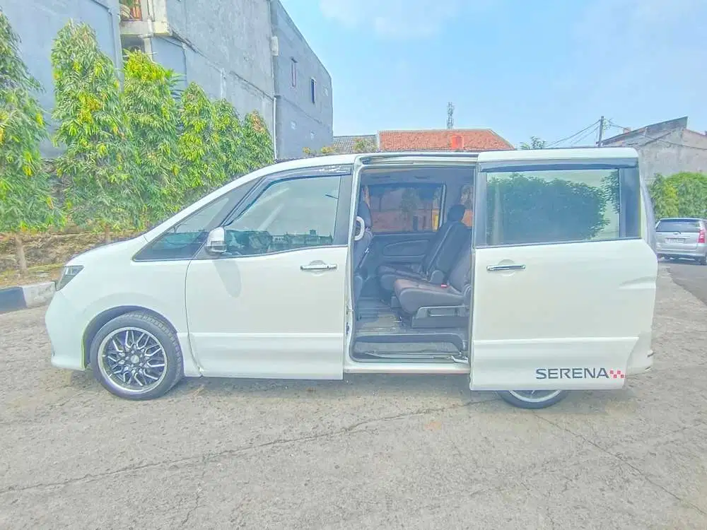 Nissan Serena 2013 Bensin