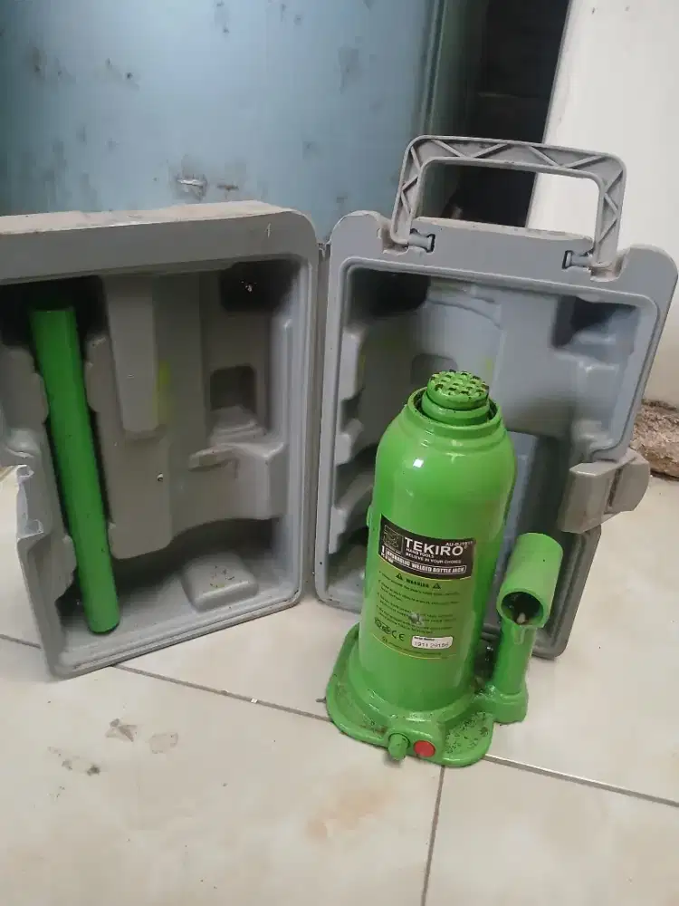 Dongkrak mobil tekiro