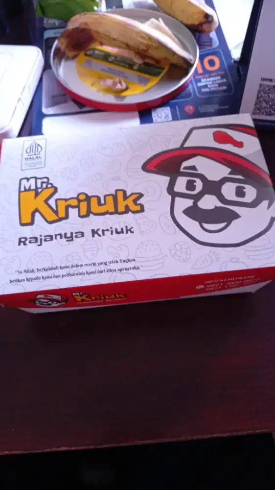 Karyawan Jualan Ayam Goreng