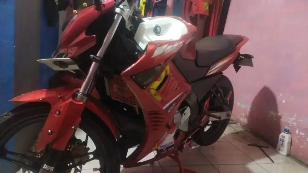Vixion 2014 warna merah putih