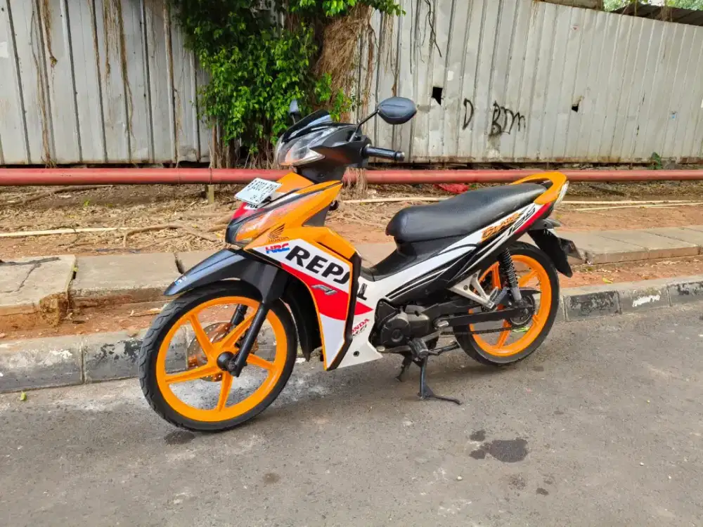 Honda Blade Repsol 125cc PGM-FI Tahun 2014