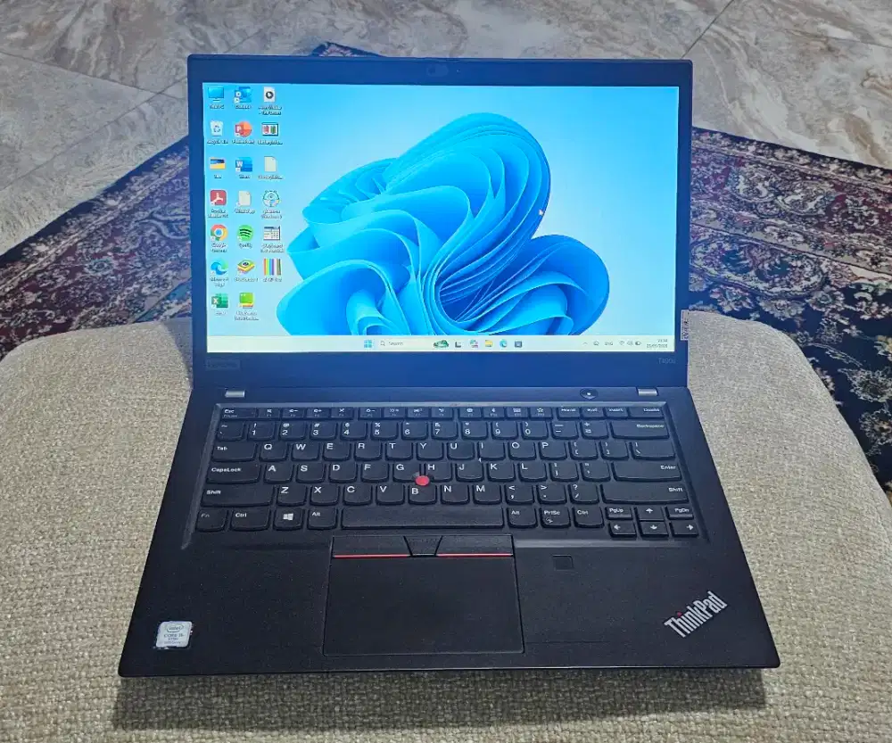 Dijual Laptop Lenovo T490S 16gb 1Tb
