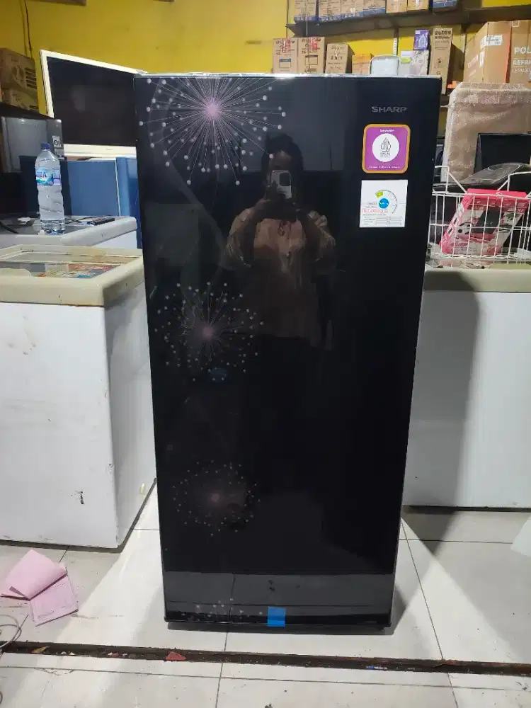 Kulkas Sharp 1pintu ukuran jumbo istimewa seperti baru