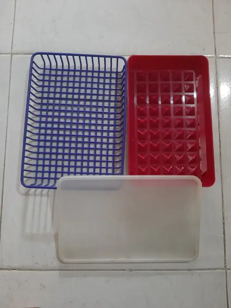 Tempat sosis tupperware