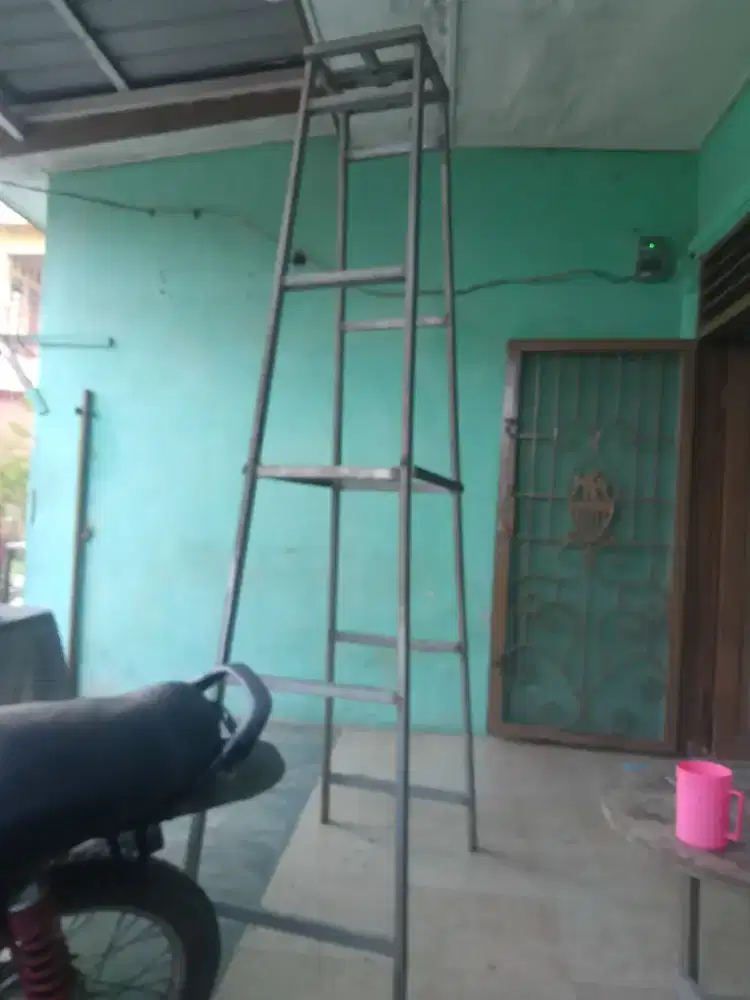 Tangga lipat besi hollo