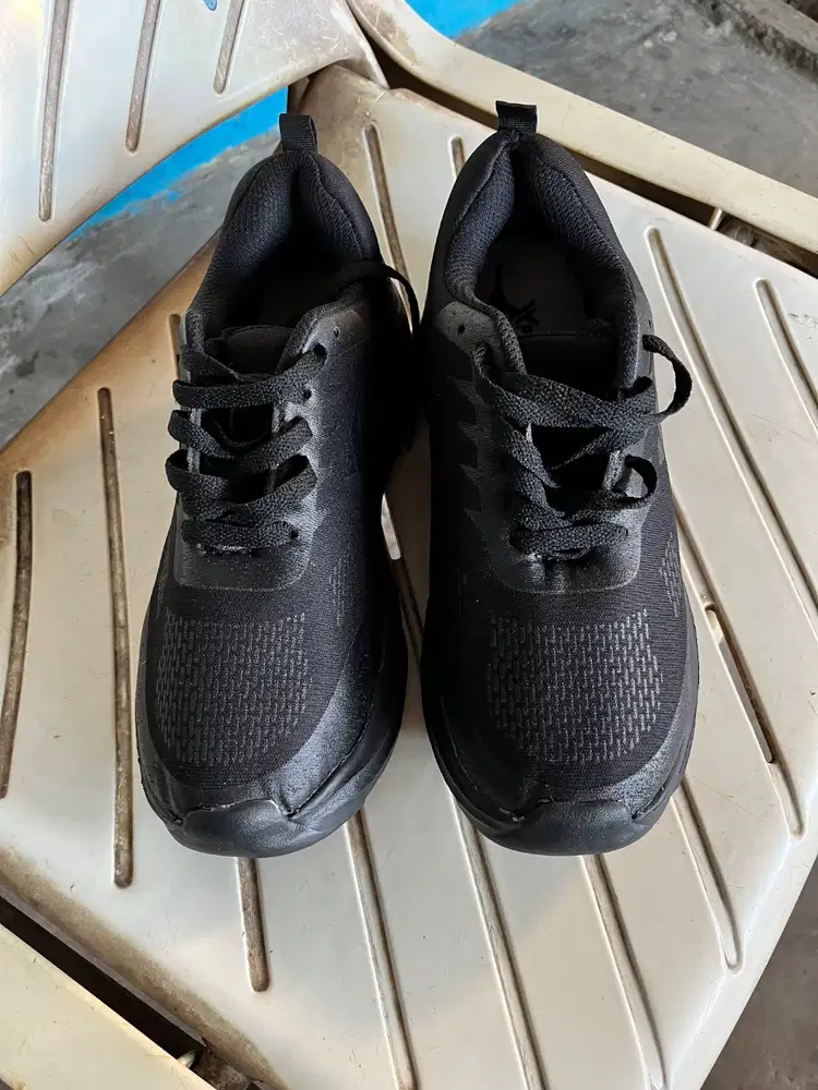 XPREME - SEPATU OLAH RAGA RUNNING XPREME RUNSPEED HITAM POLOS