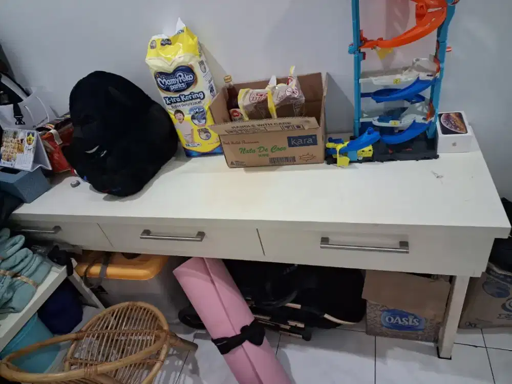 Meja credenza gredenza mewah warna putih