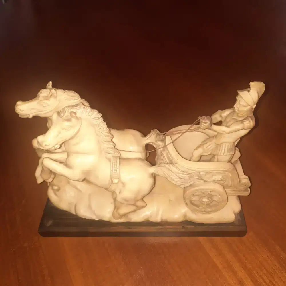 [VINTAGE] Patung Kereta Kuda Romawi Asal Italia