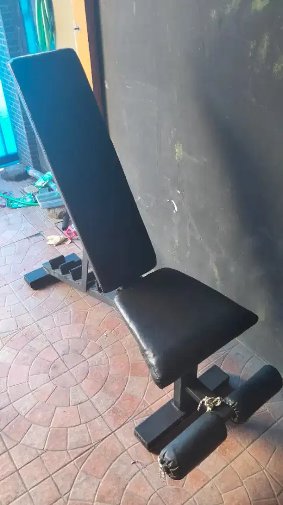 Kursi bench press. Alat olahraga