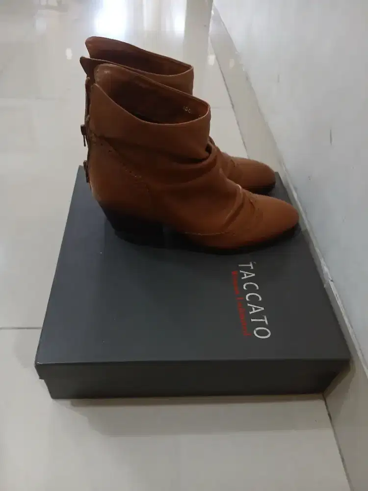 Sepatu Staccato