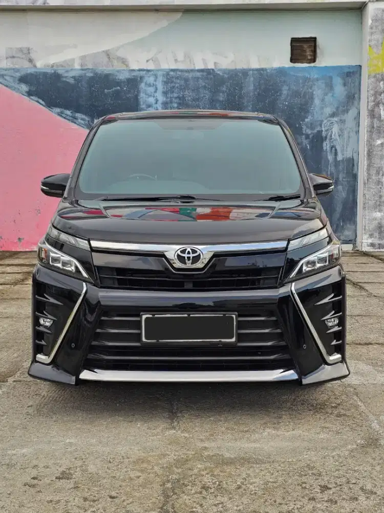 Toyota voxy 2.0 at 2019 hitam km low 65 rb