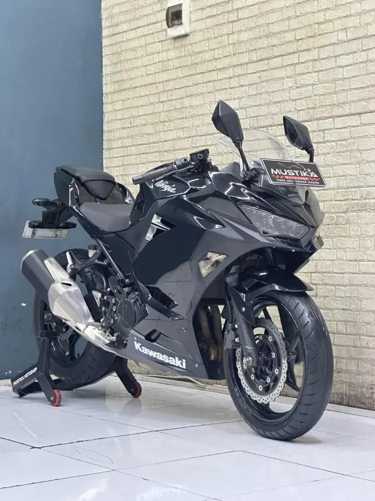 READY‼️ KAWASAKI NINJA 250 FI TH 2018 WARNA FAVORIT HITAM GLOSSY.