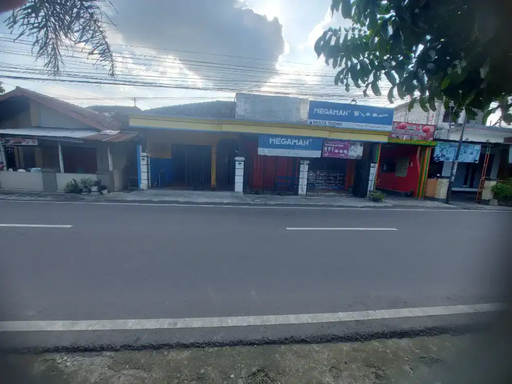 Rumah dan toko tengah kota