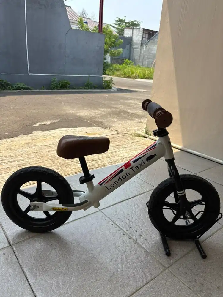 London Taxi Balance Bike / Push Bike