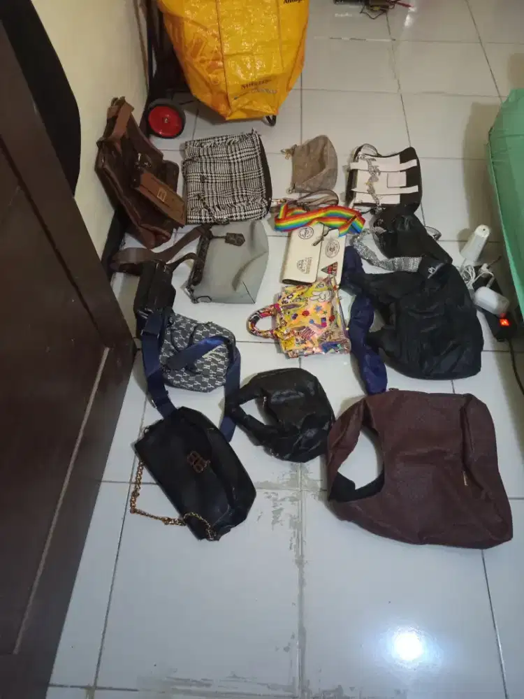 Jual koleksi tas bekas (kondisi masih layak pakai)