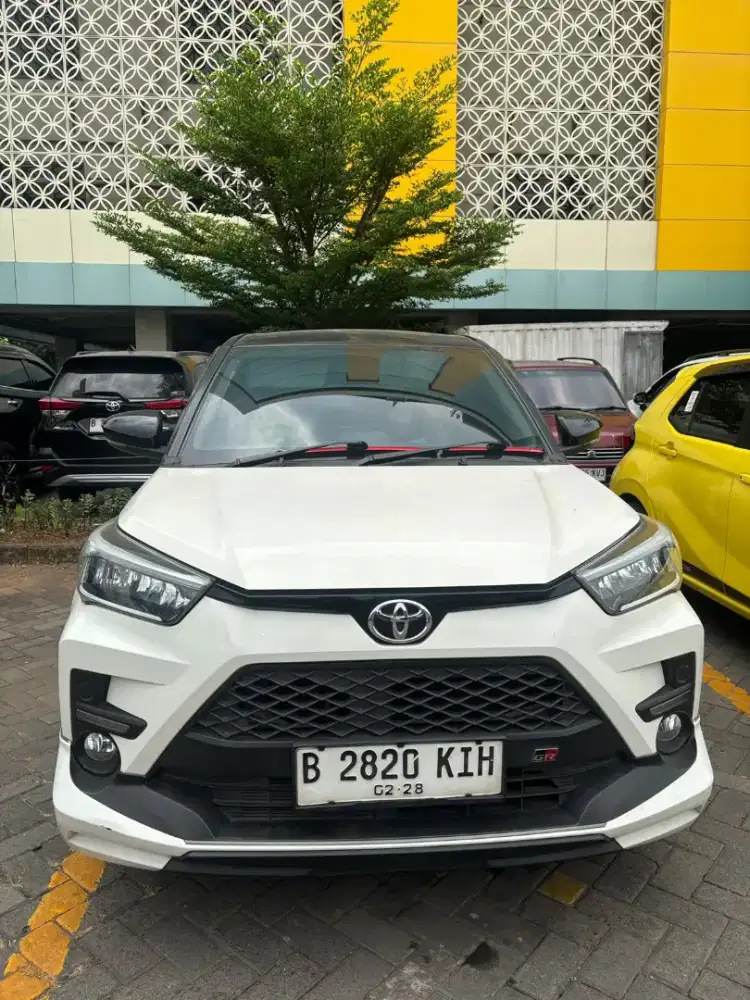 Raize GR two tone 2022 mobil spesial