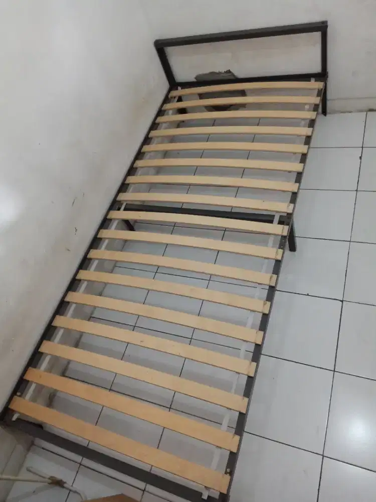 Tempat tidur grimsbu 90x200