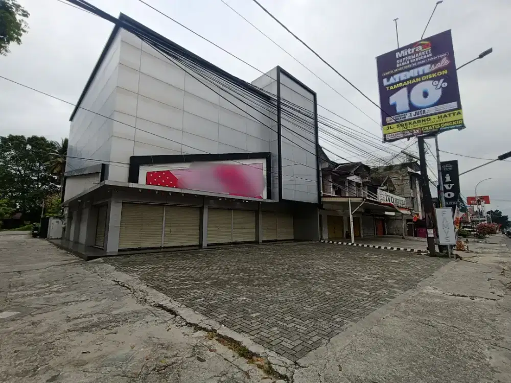 Ruko 3 Pintu 2 Setengah Lantai