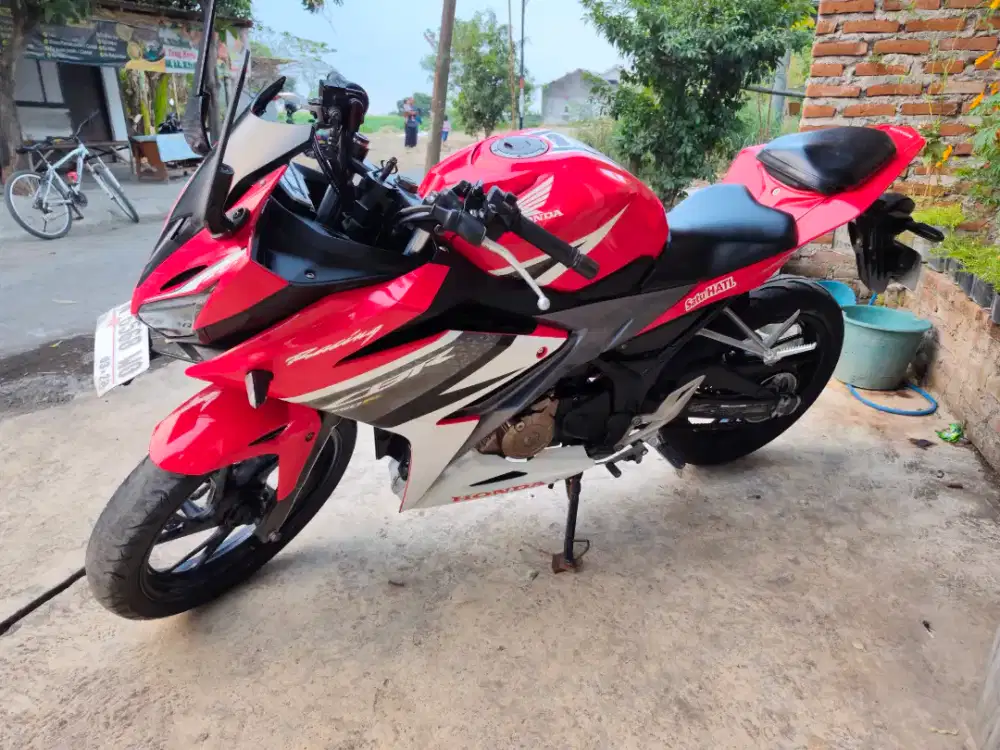 Cbr150r 2018 lengkap orep barang mulus