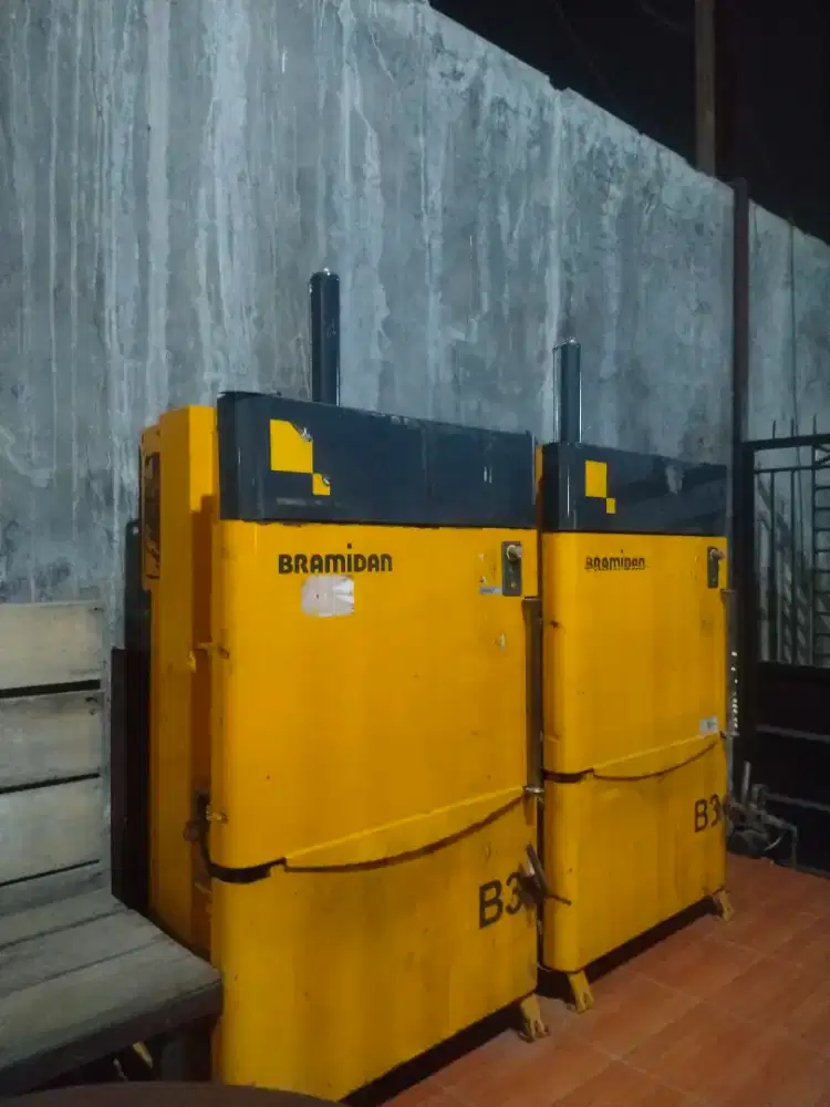 mesin press/pemadat limbah (vertical baler) merek Bramidan