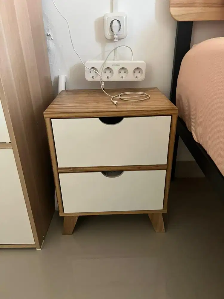 Nakas meja samping side table fortytwo