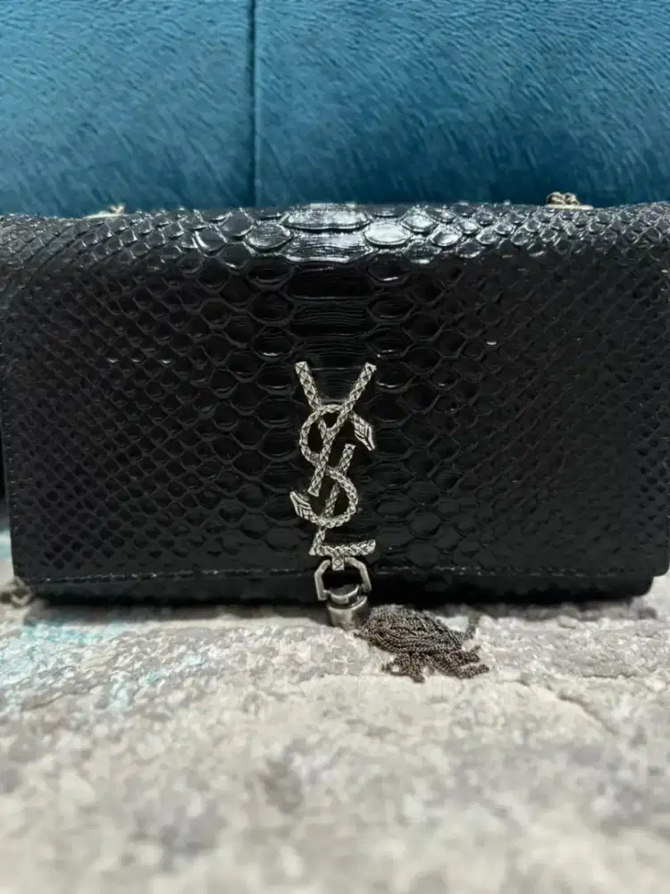 YSL WOC CROCO SLING
