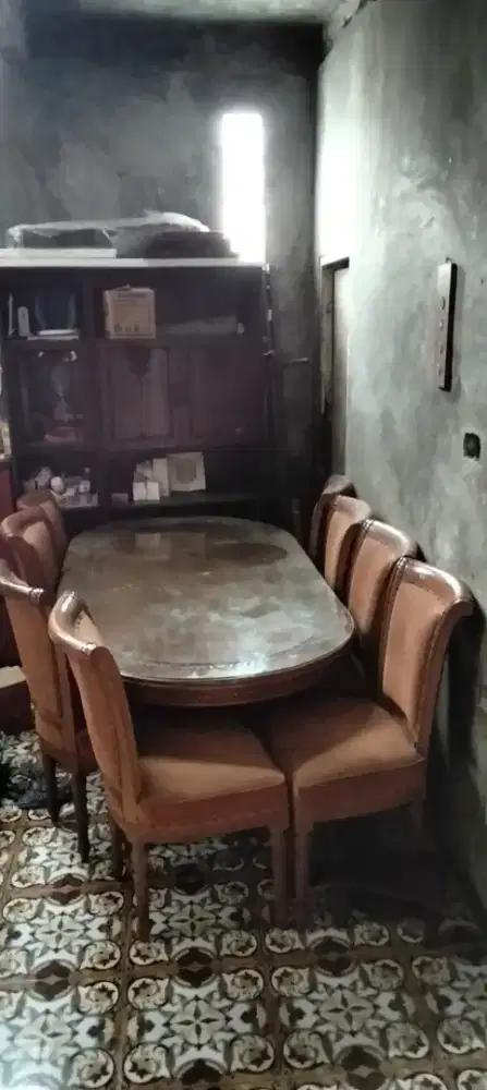 Meja makan beserta 6 kursi