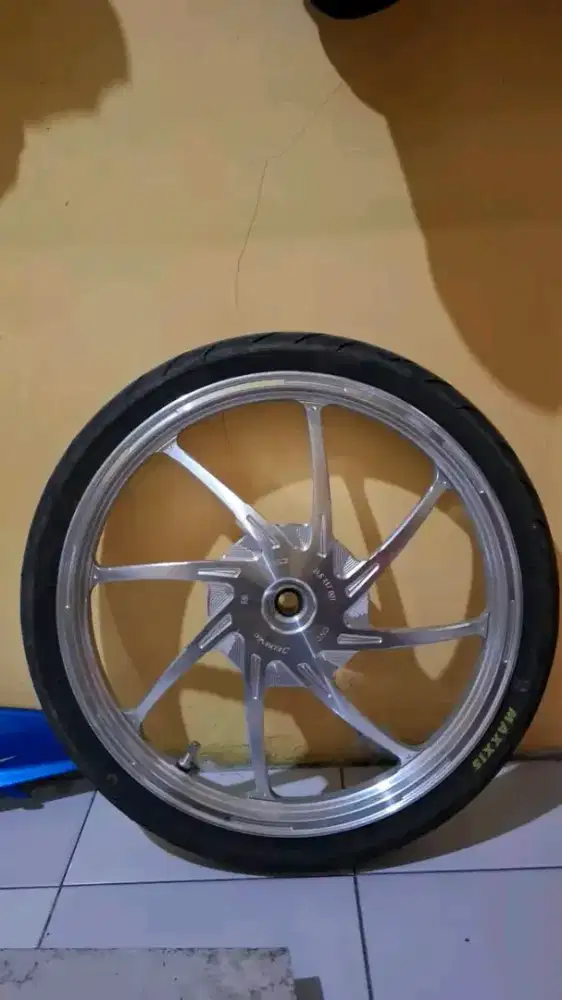 Velg VND Ring 17 + Ban Bekas Maxxis Beat FI