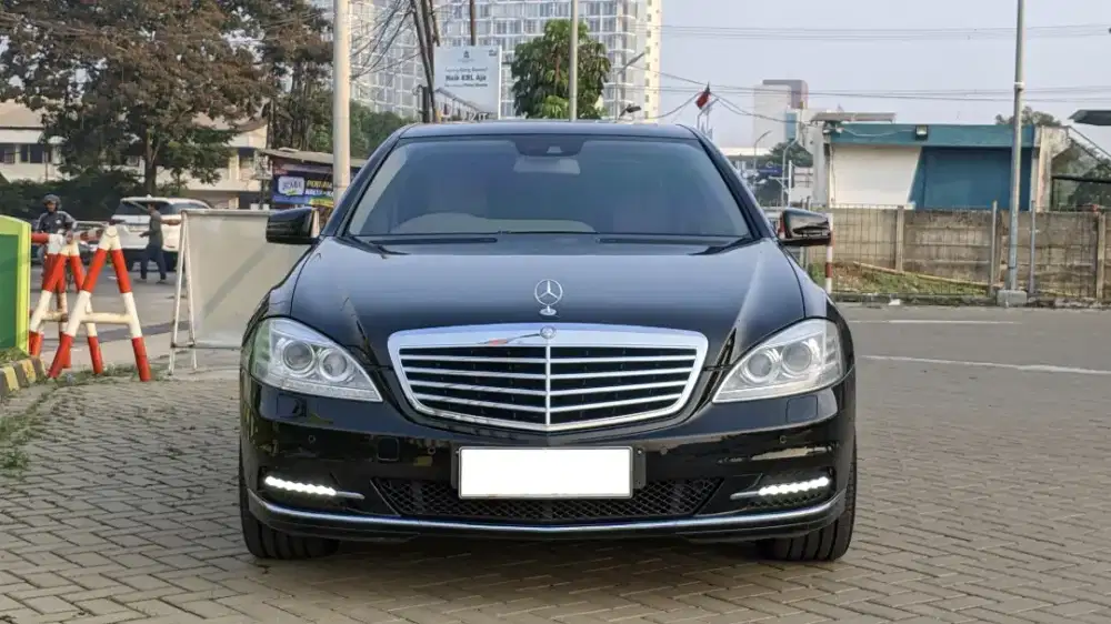 Mercedes Benz S 300L 2013 low KM