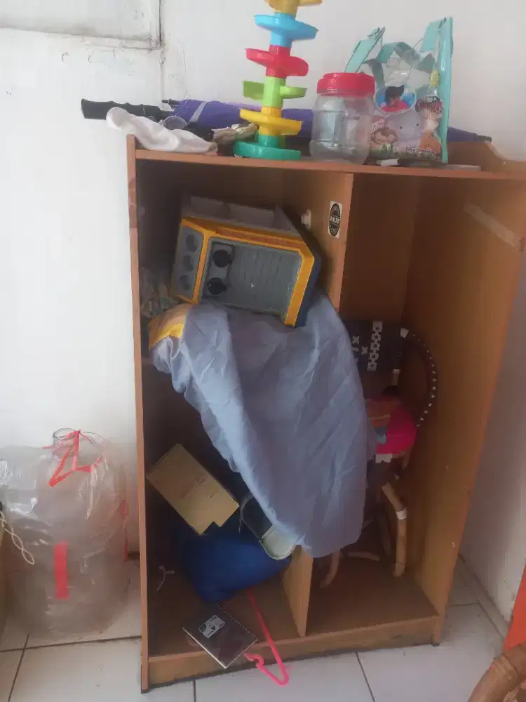 Lemari rak bekas