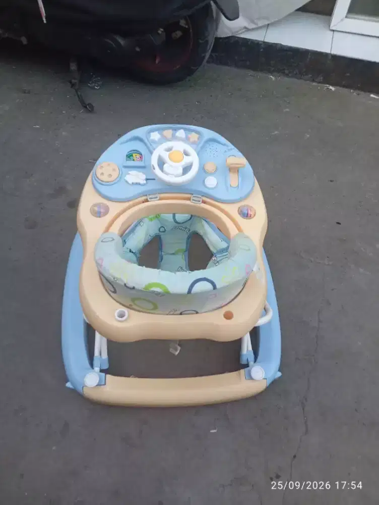 dijual babywolker/tenot bayi ada musiknya