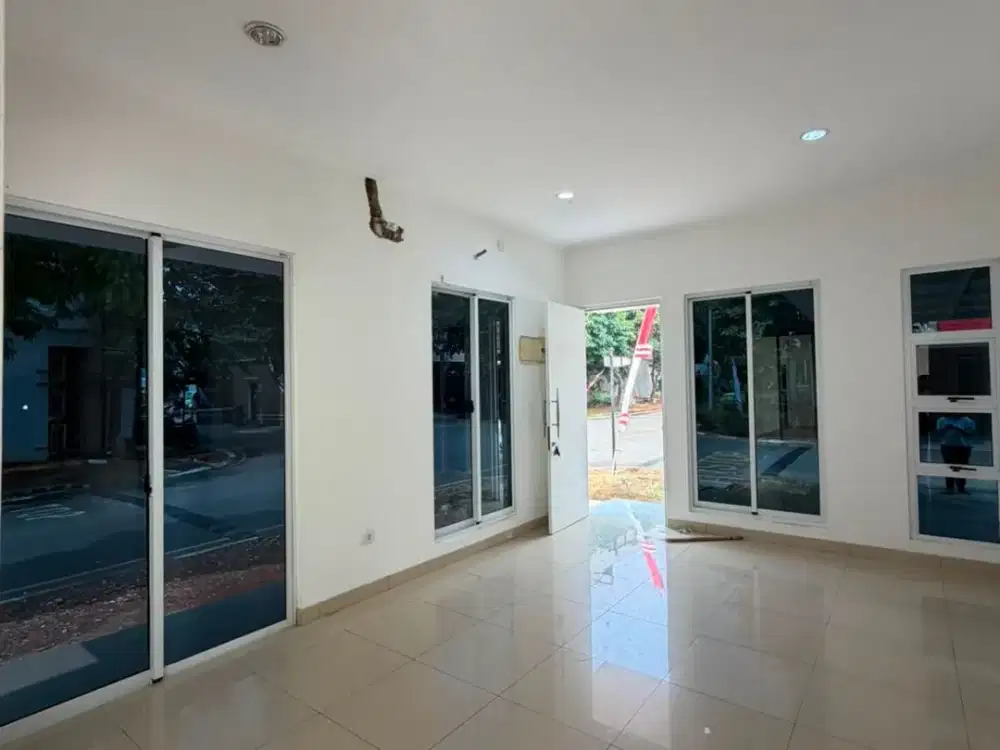 DISEWAKAN RUMAH GREEN LAKE CITY HOEK DI CLUSTER AUSTRALIA BOULEVARD SIAP HUNI BARU RENOVASI