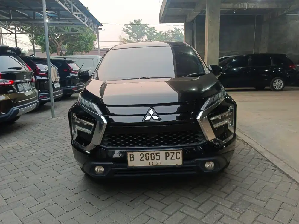 XPANDER XCEED 2023 AT HITAM