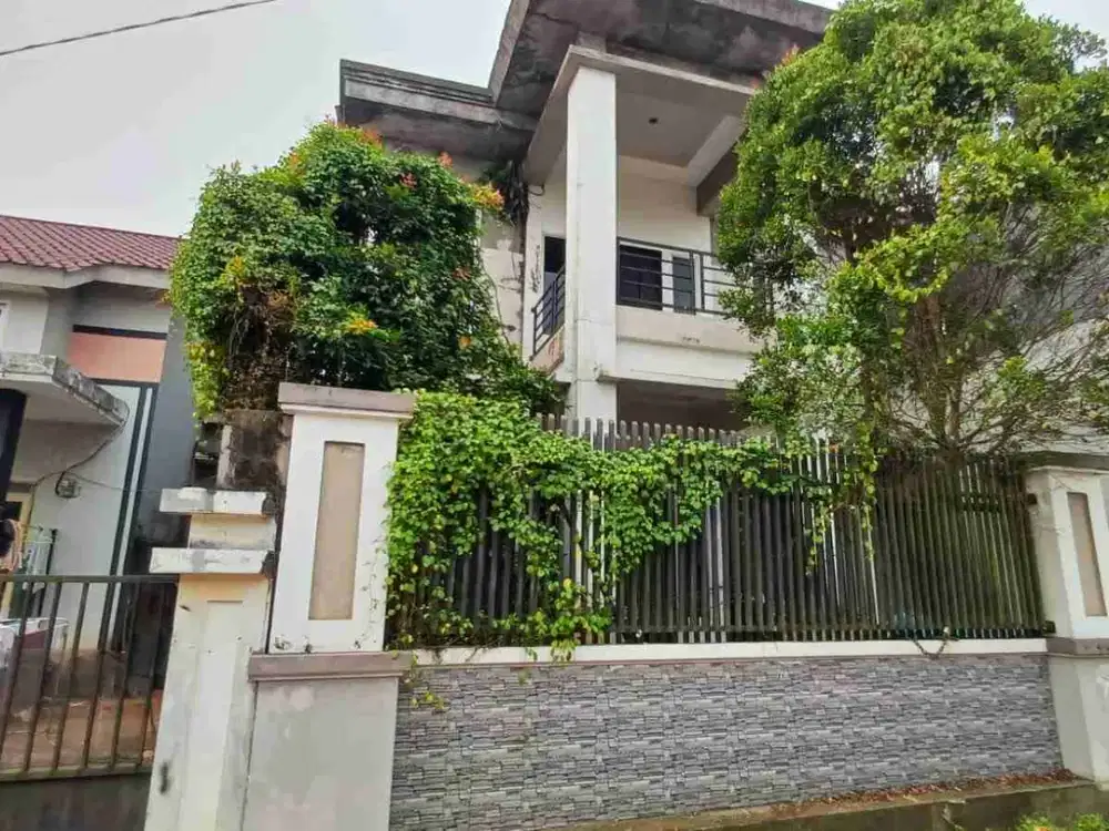 Dijual Rumah Beton 2 Lantai Berpagar Terletak Strategis dengan Akses Jalan Ditengah Kota di Jl Parit Haji Muksin 2