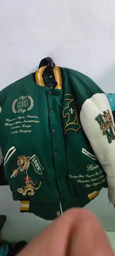 Varsity Memphis Harimau size M