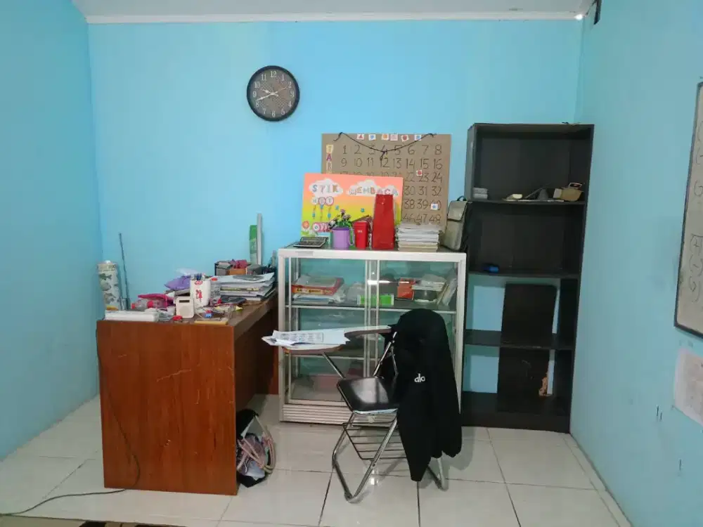 Meja belajar set lemari