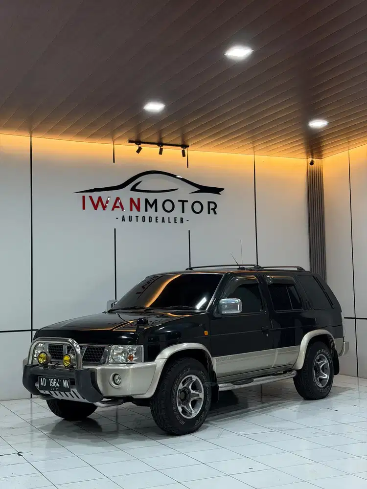 Low KM! Pajak Baru! Nissan Terrano Kingsroad MT Tahun 2004 !