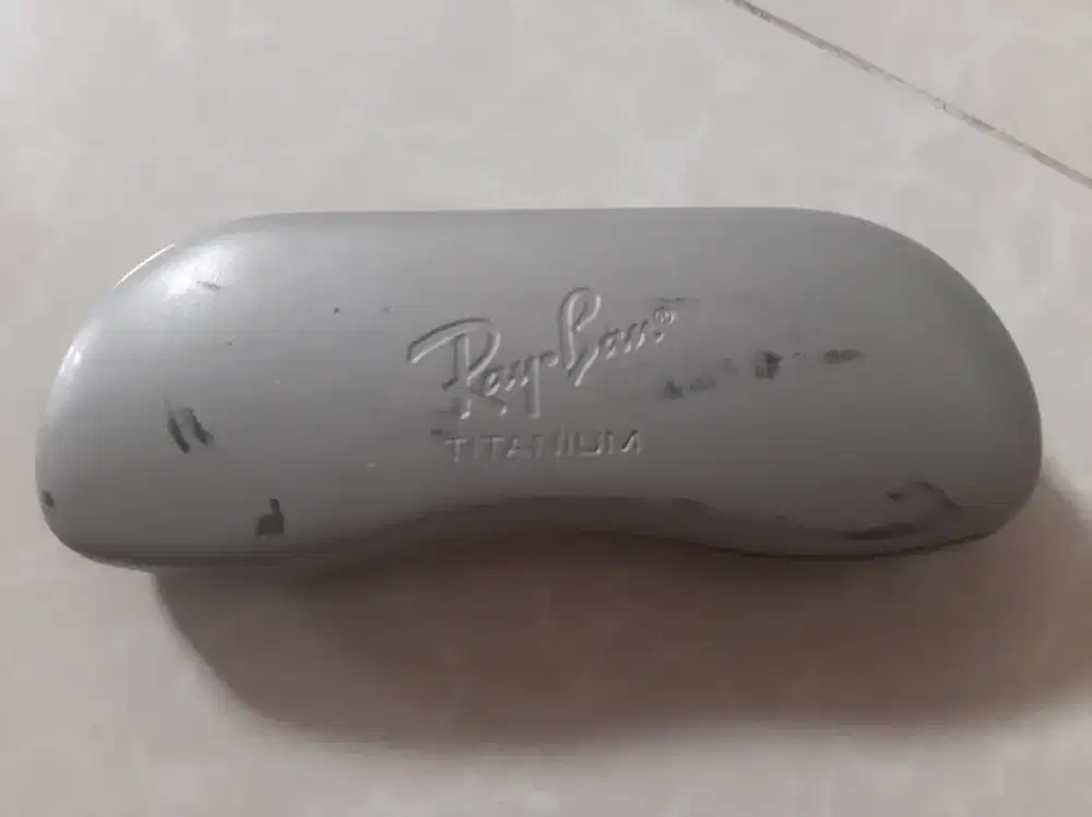 Box kacamata rayban