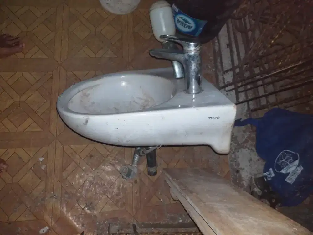 Westafel merk TOTO