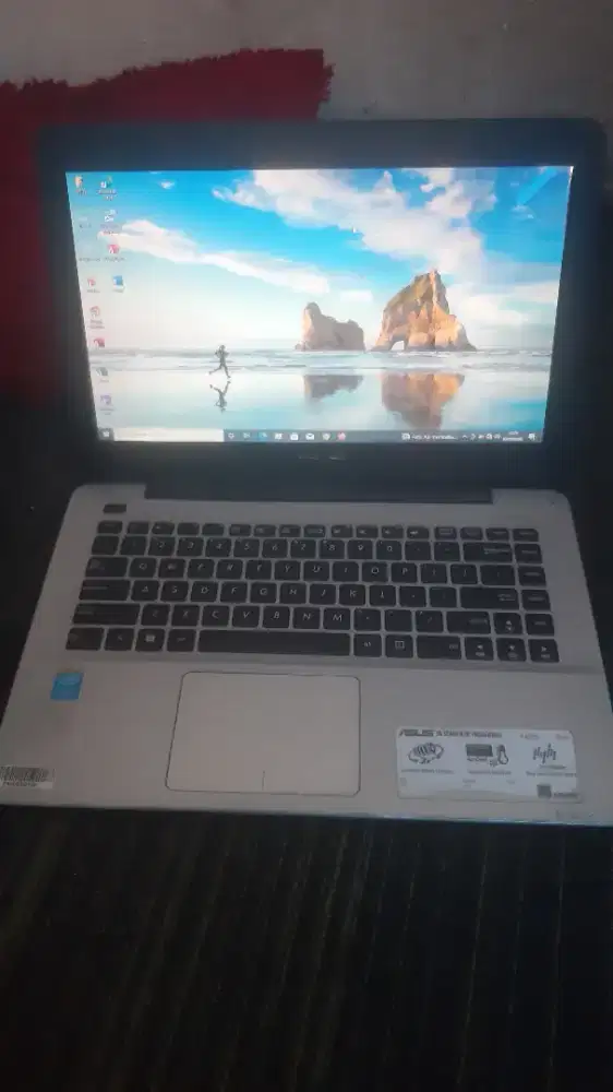 Laptop Asus X455L core i3 generasi 4,ram 6gb,hdd 500gb.