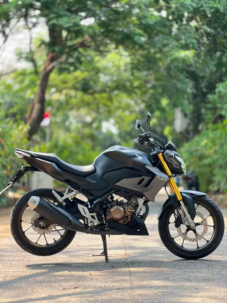 HONDA NEW CB 150R HITAM 2023 KM 7K PAJAK HIDUP FULL MULUS