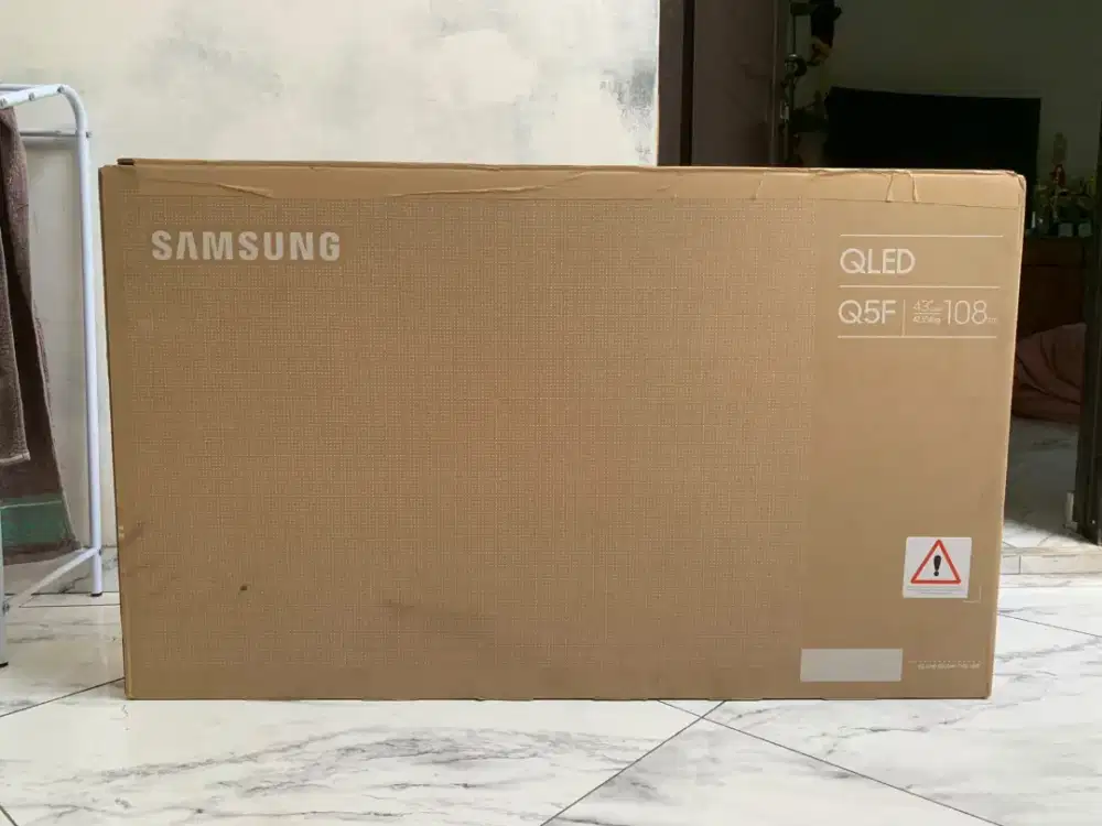 Samsung QLED Smart TV 43Q5F Garansi Resmi