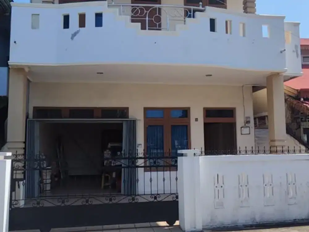 Rumah Cakep Besar DI Pusat Kota Dekat Sekolah Petrus