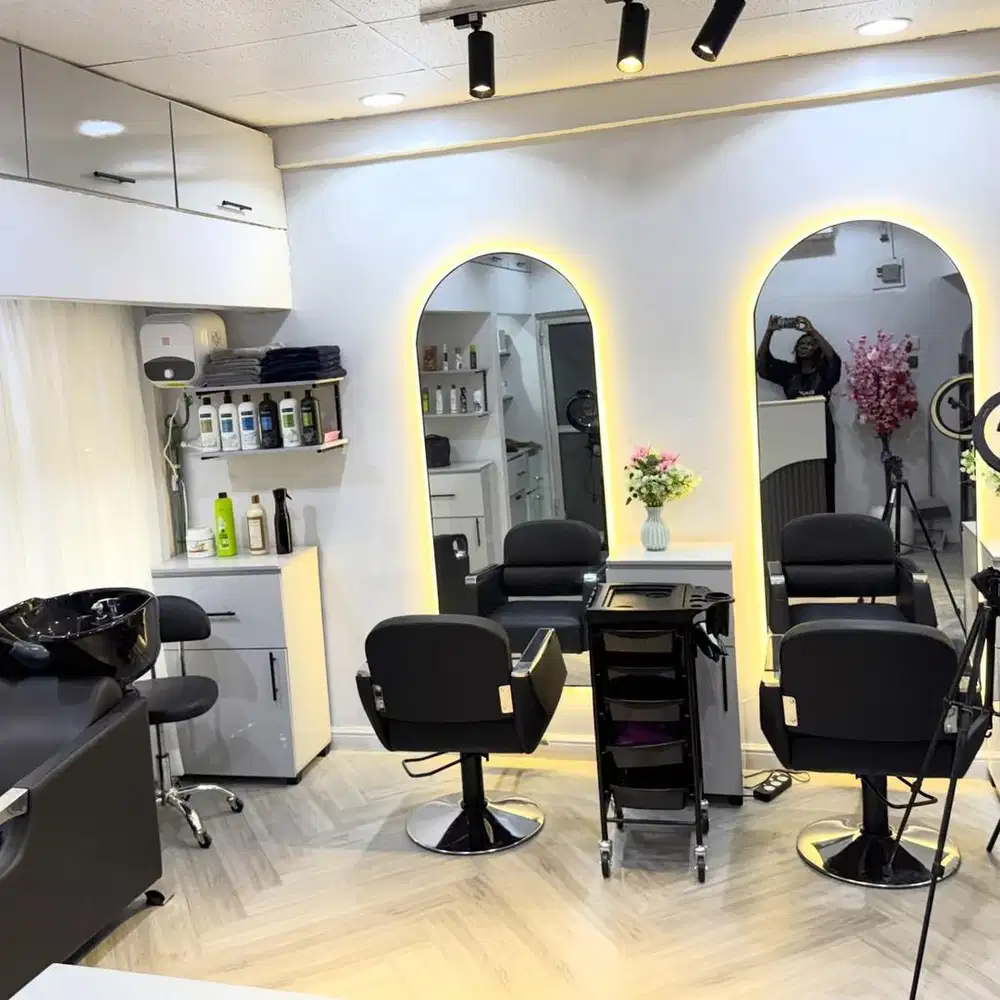 LOKER SALON CAPSTER THERAPIST