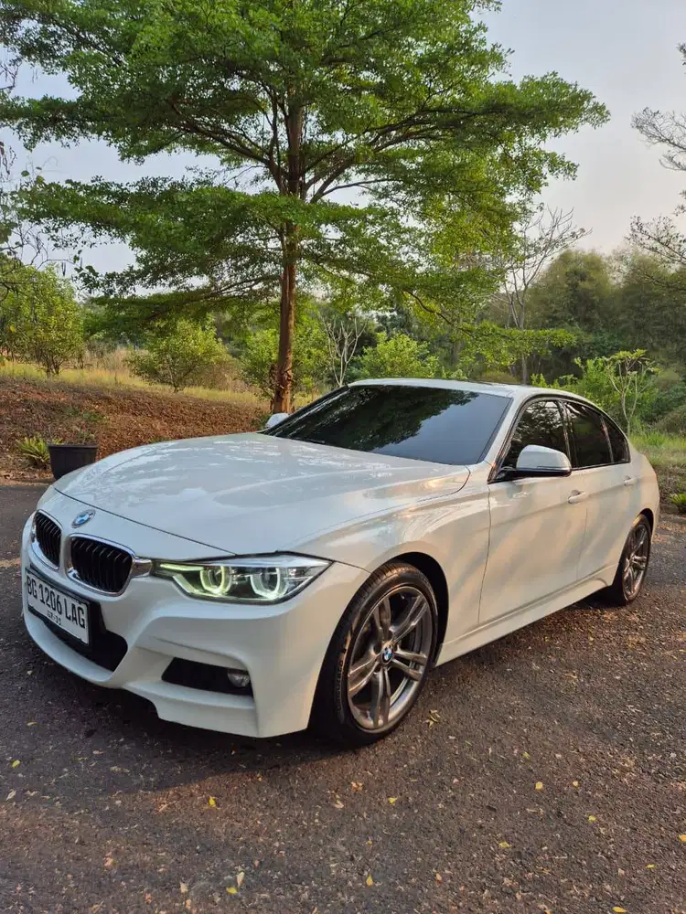 BMW 330i F30 LCI 2015/2016 Original Mulus – Plat BG Palembang