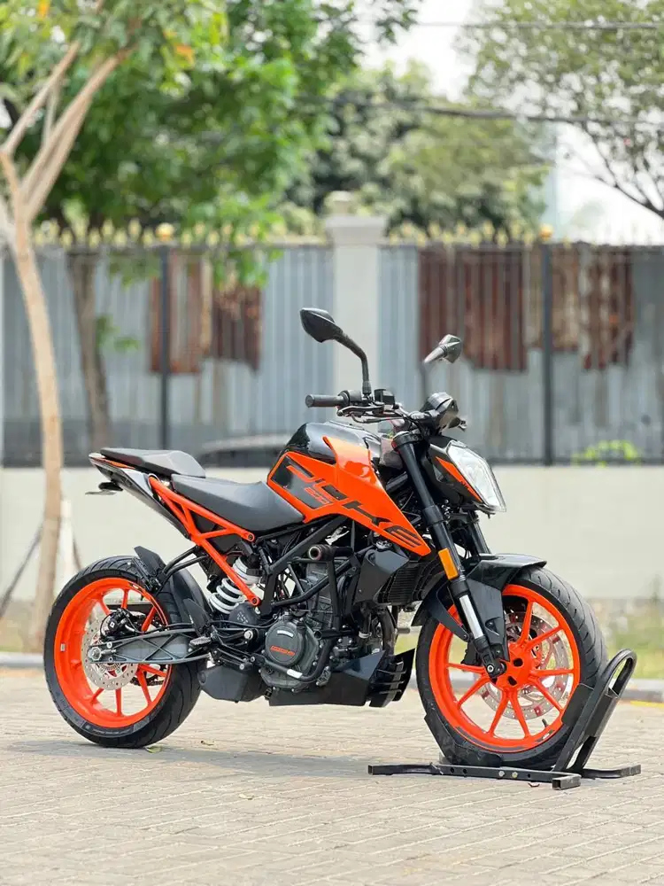 KTM DUKE 200 ABS ORANGE 2022 KM RENDAH PAJAK PANJANG SIAP TOURING