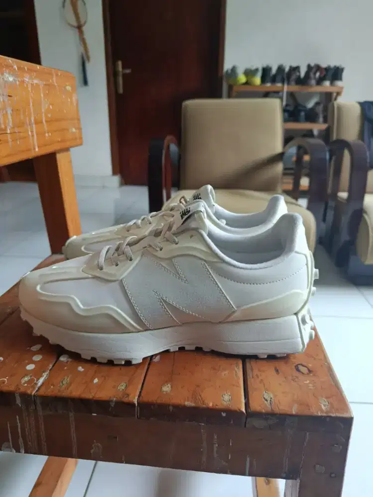 New Balance 327 Original Beige Size 41.5 (Belum Dipakai Jalan) - Nego